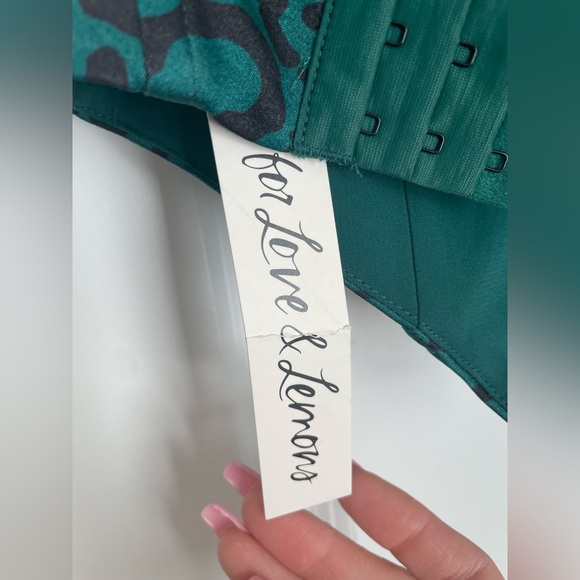 NWT For Love & Lemons Sammie Crop Top Green Leopard Print Bustier XS - Picture 9 of 9